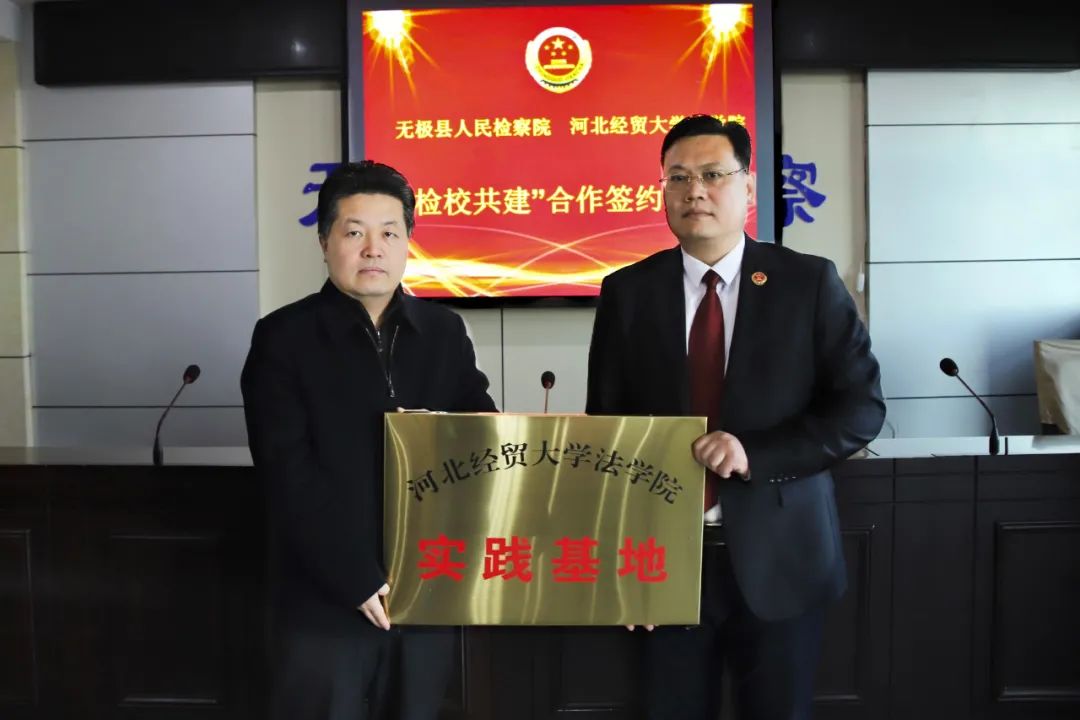 ������Ժ������������쳤��ͬΪ���ӱ���ó��ѧ��ѧԺʵ�����ء�����